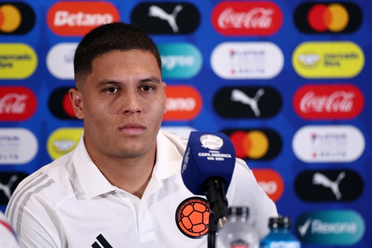 云开体育-金特罗：我见过梅西踢球，但17岁时的登贝莱表现依然让我难以置信