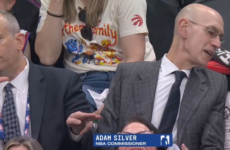 云开体育官网-NBA总裁亚当·萧华现身猛龙主场 观战骑士VS猛龙的G4
